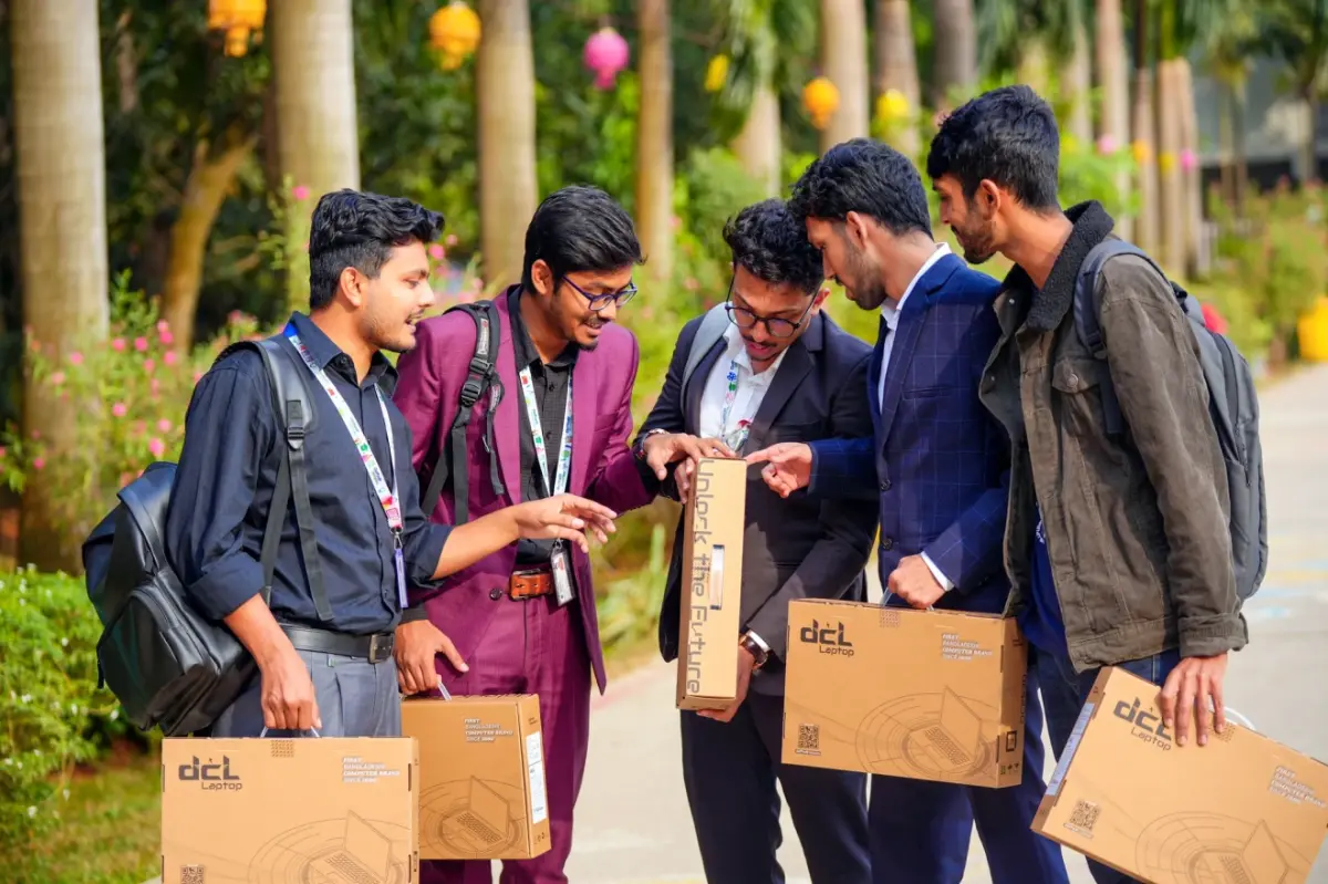 Programing contest for new laptop receiving Students.